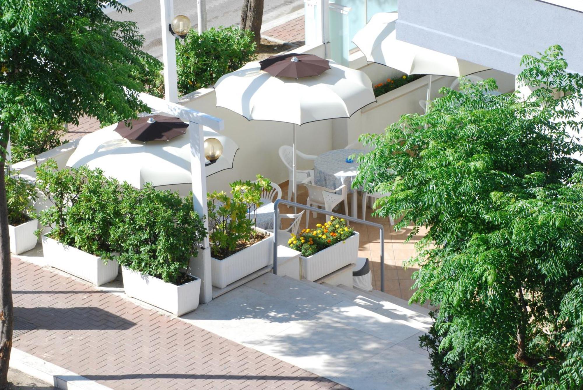 Amadei Hotel Figaro & Apartments Pesaro Exterior photo